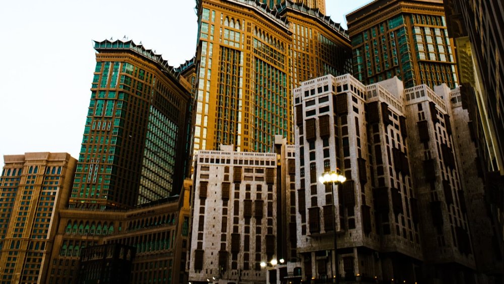 Hotel Dekat Masjidil Haram: Panduan Memilih Penginapan Terbaik di Mekkah 2026
