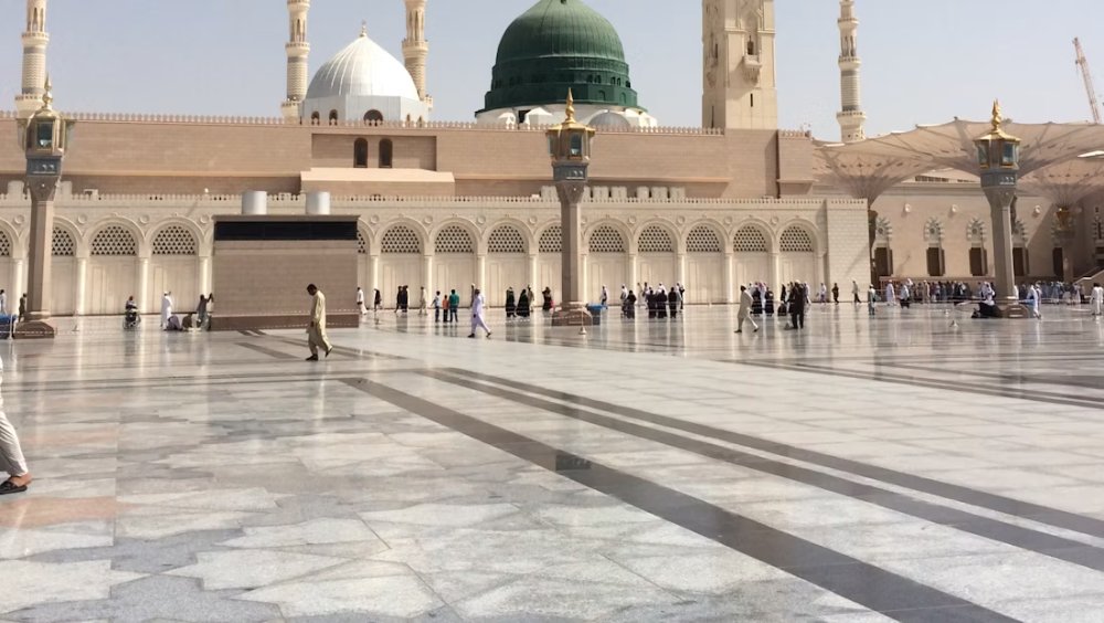 Panduan Internet & Komunikasi saat Umroh 2026: Kartu SIM, eSIM, dan Tips Tetap Terhubung di Tanah Suci