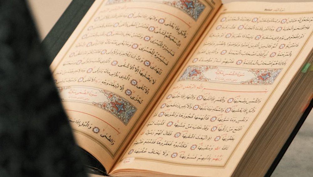 Panduan Bahasa Arab Praktis untuk Jamaah Umroh 2026: Kosakata & Kalimat Penting agar Lancar di Tanah Suci