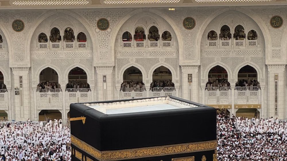 Adab dan Tata Tertib di Masjidil Haram 2026: Panduan Mengikuti Jalur Petugas, Izin Nusuk, dan Menjaga Ketertiban bagi Jamaah Umroh